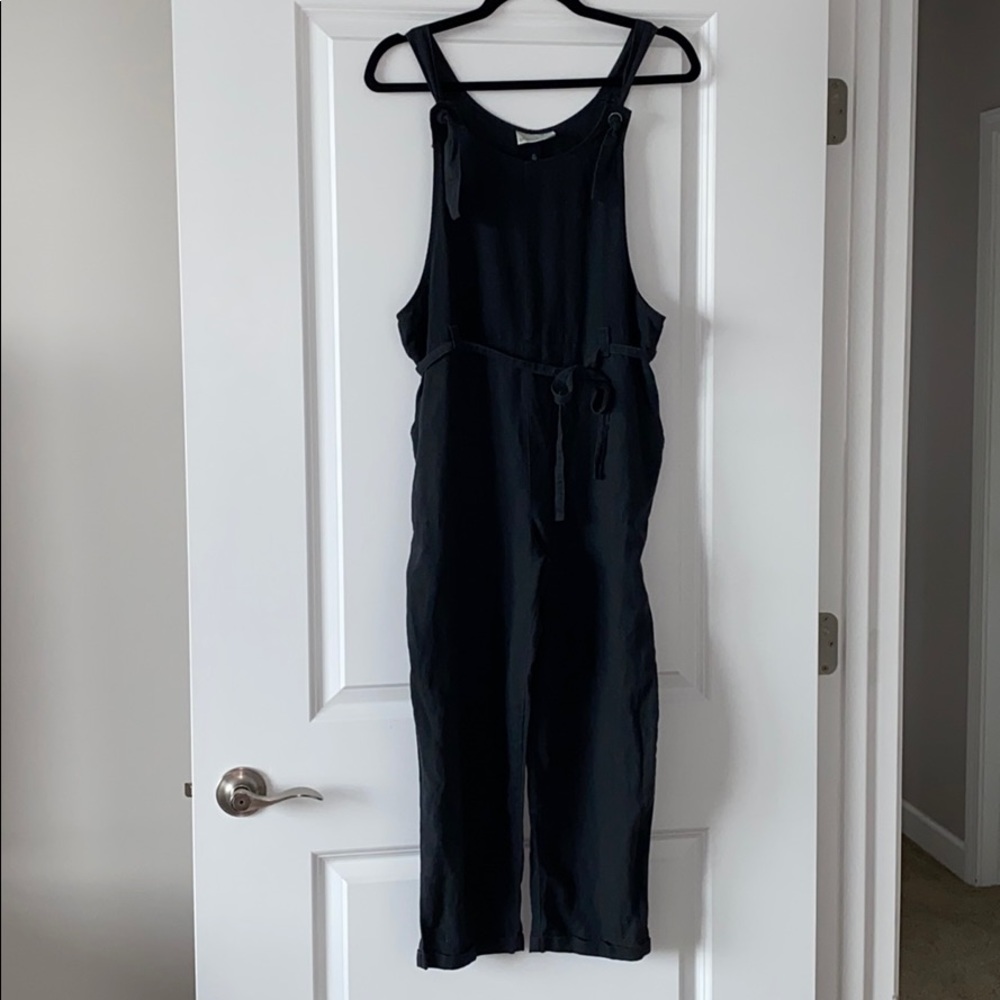 LIKE NEW! Universal Threads Romper